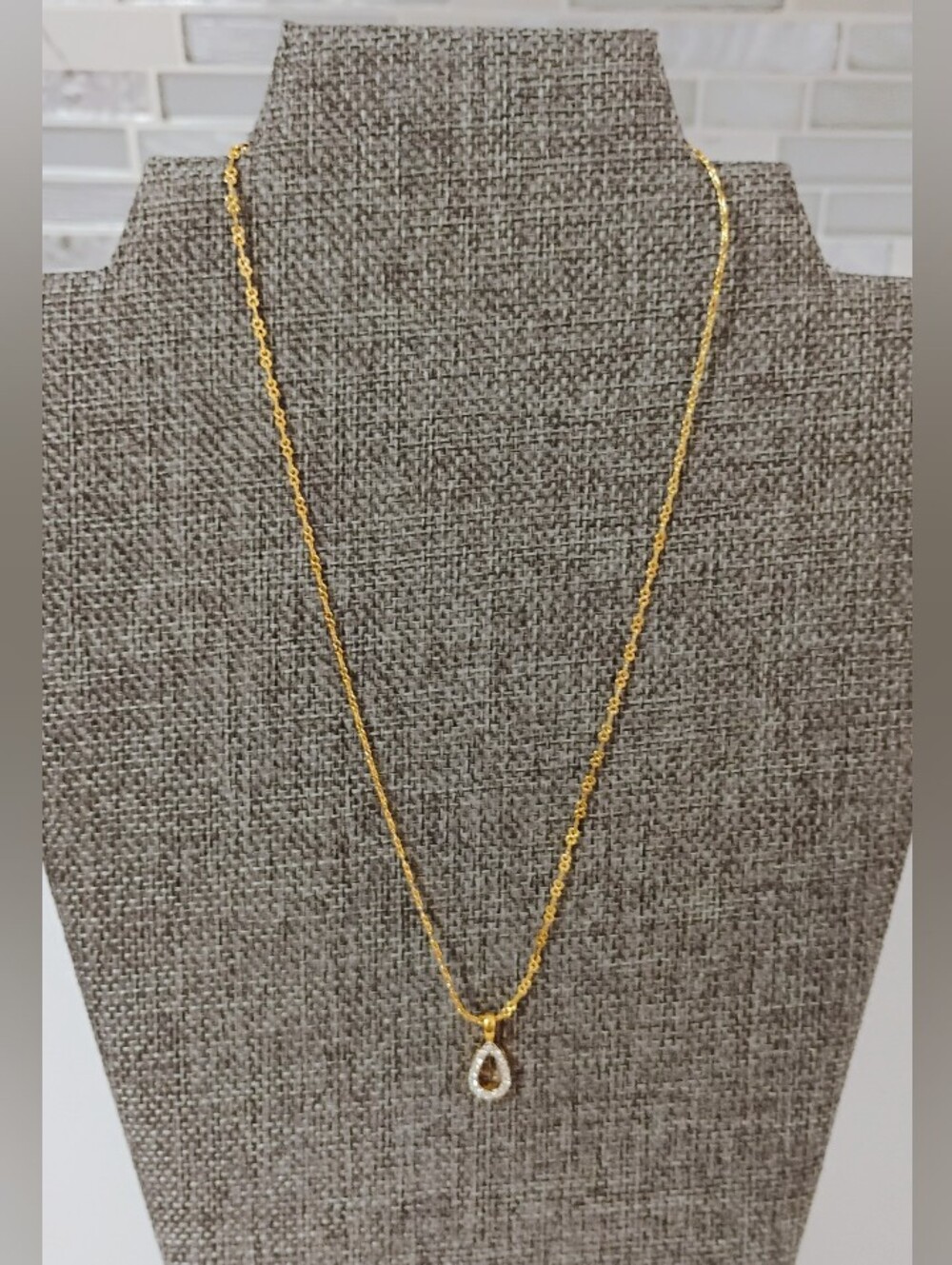NWT Nina Ricci Necklace 16"+2" - Gold-Toned Tear Drop Pendant